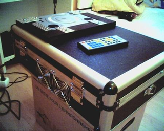 Illustration for article titled Projectors Made From Trash Deliver HD Video and Stereoscopic Movies